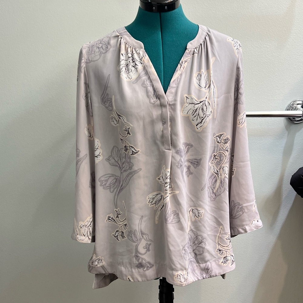 Maurice’s blouse gray & light pink size medium